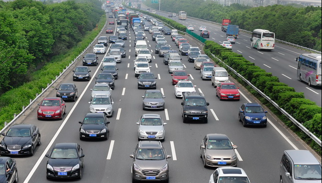 国庆中秋双节：全国交通拥堵，热门景点周边车流高位运行