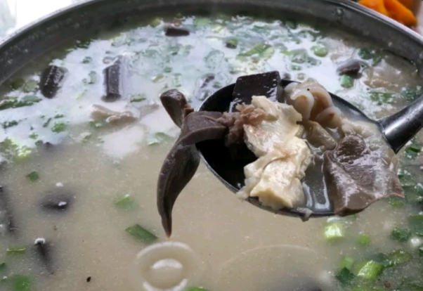 中国四大羊肉汤之旅：品味不同口味与风情