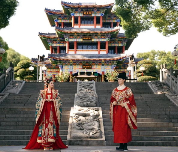 武汉龙王庙公园：古建筑成新人梦幻婚纱背景
