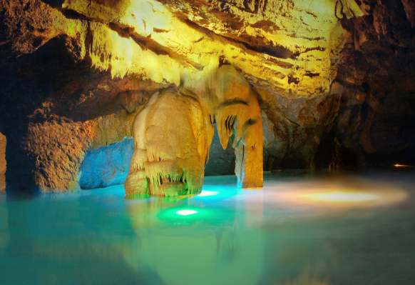 辽宁水洞景点：探秘中国最大水洞，长达7000米